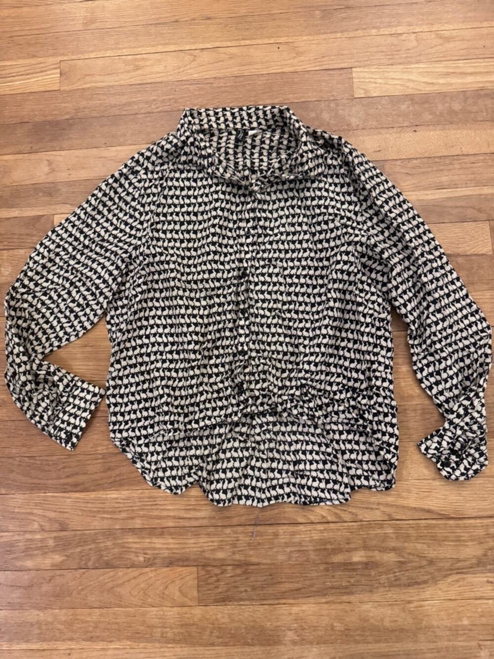Divided by H&M Women's Black Tan Rabbit Print Button Up Shirt - Size 10
 b22